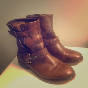 Hinge women’s brown leather ankle boots size 6.5